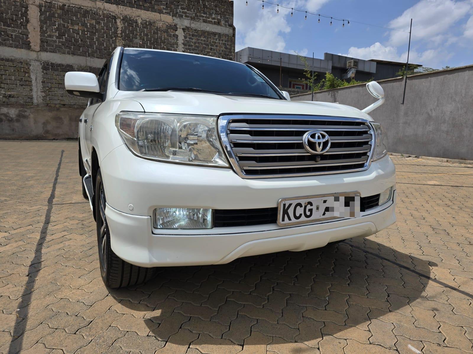 Toyota Land cruiser 200 Series ZX | Kai & Karo | Car Dealership
