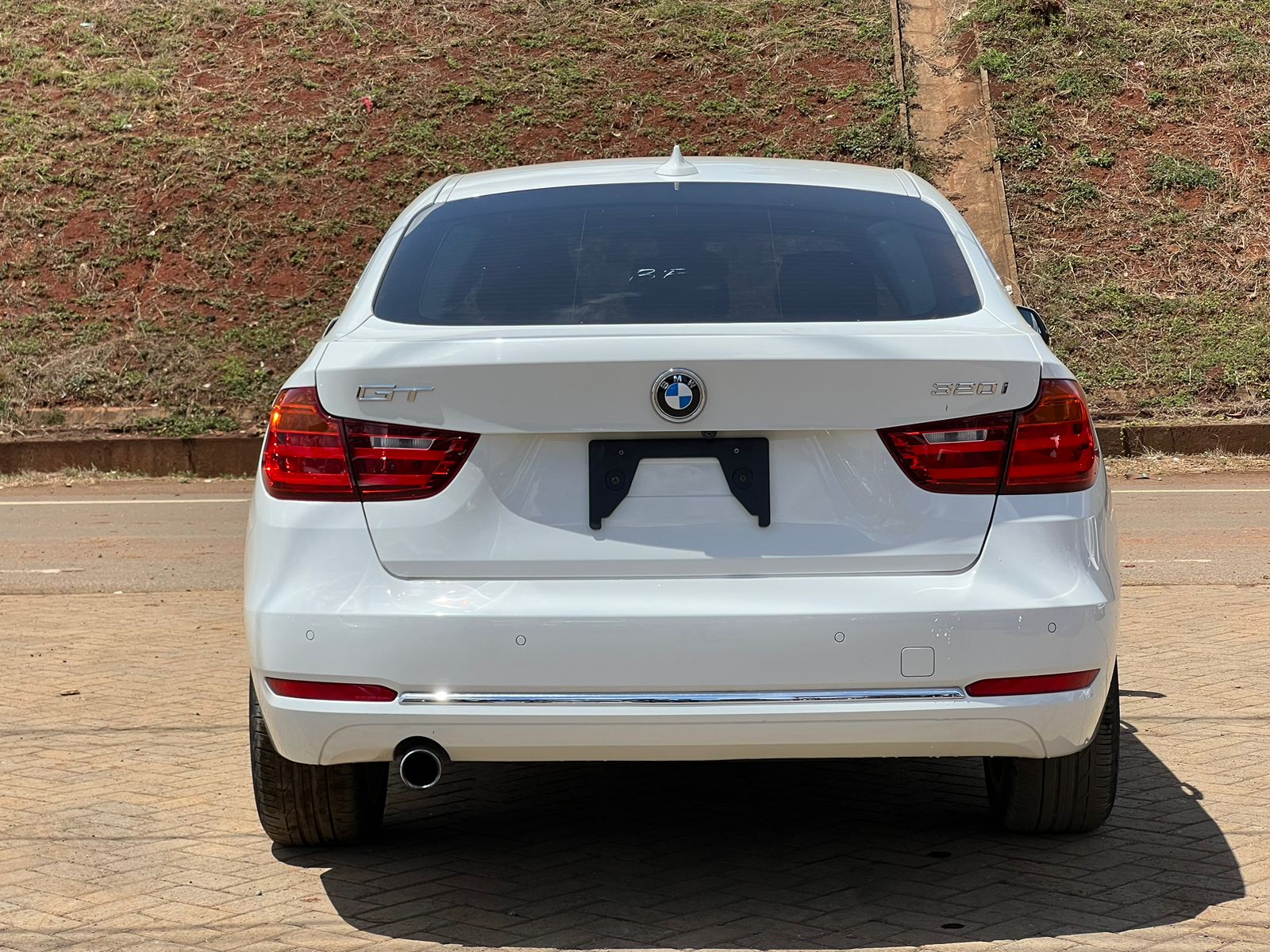 BMW 320i GT original image, kaiandkaro.com