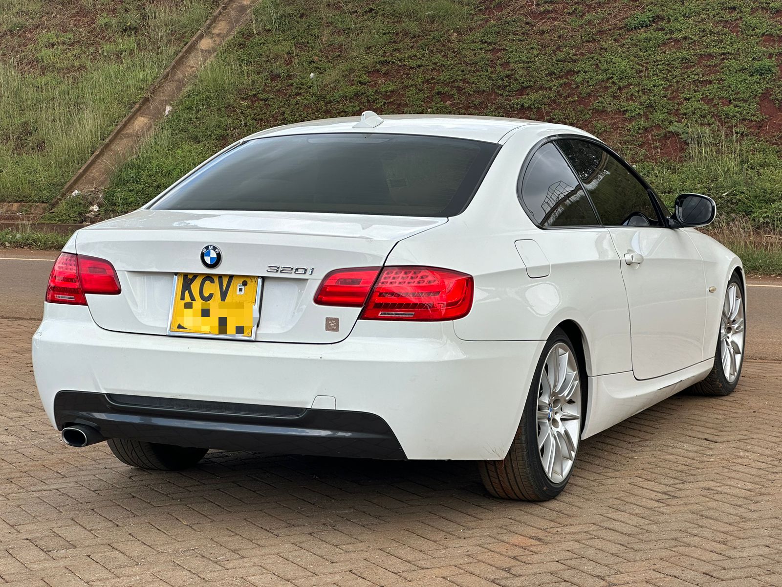 BMW 320i 