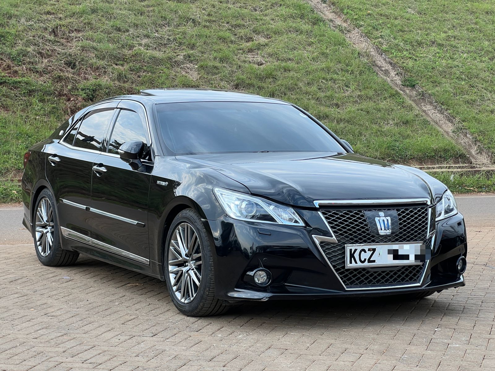 Toyota Crown ATHLETE Hybrid | Kai & Karo | Car Dealership Kenya 